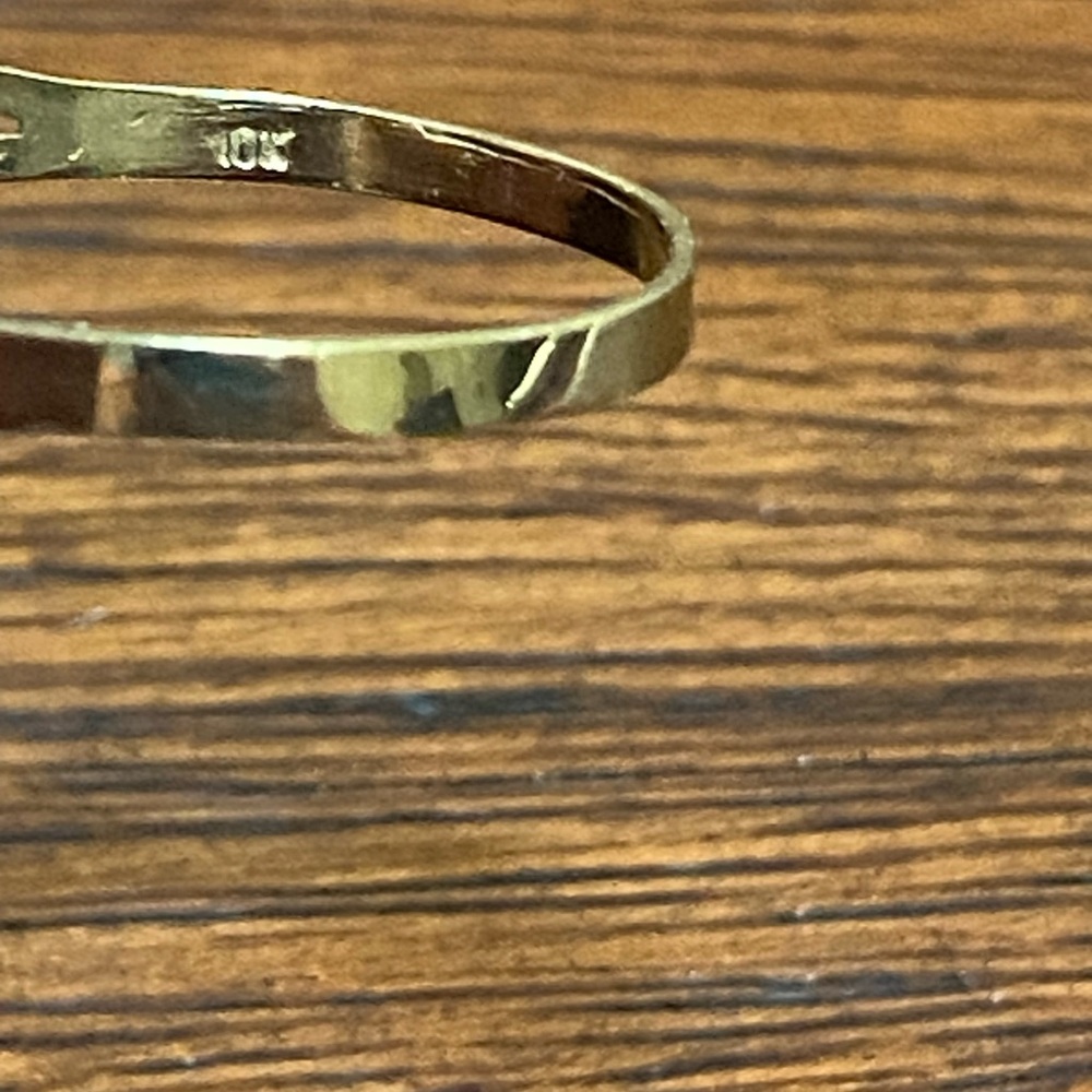 Green Peridot 10k Yellow Gold Ring size 7.5 - Picture 8 of 11